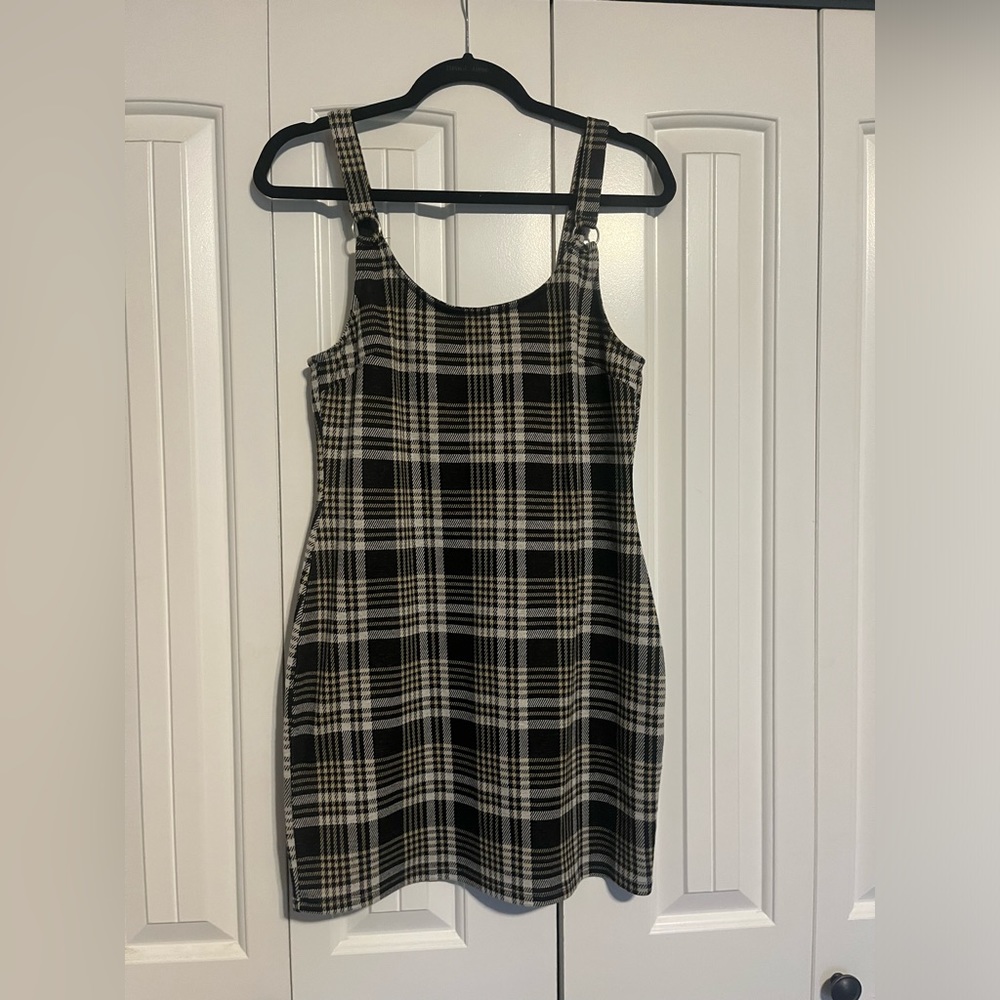 Women’s checkered bodycon dress. Great condition, only worn a few times